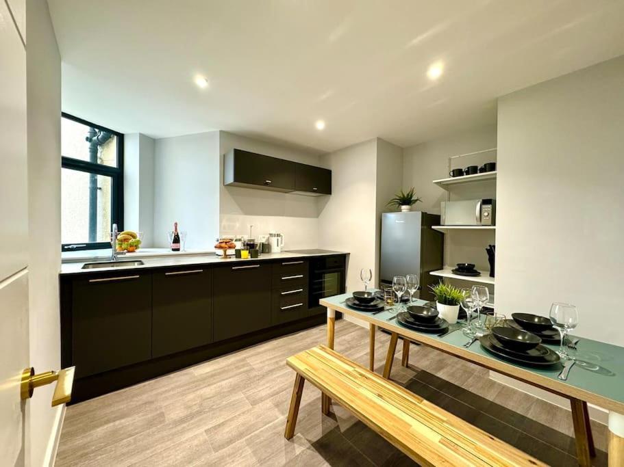 Bournemouth Getaway: 3Br Apartment Near Beach Exterior photo
